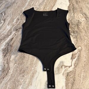 ReoRia Classic Black V-Neck Bodysuit